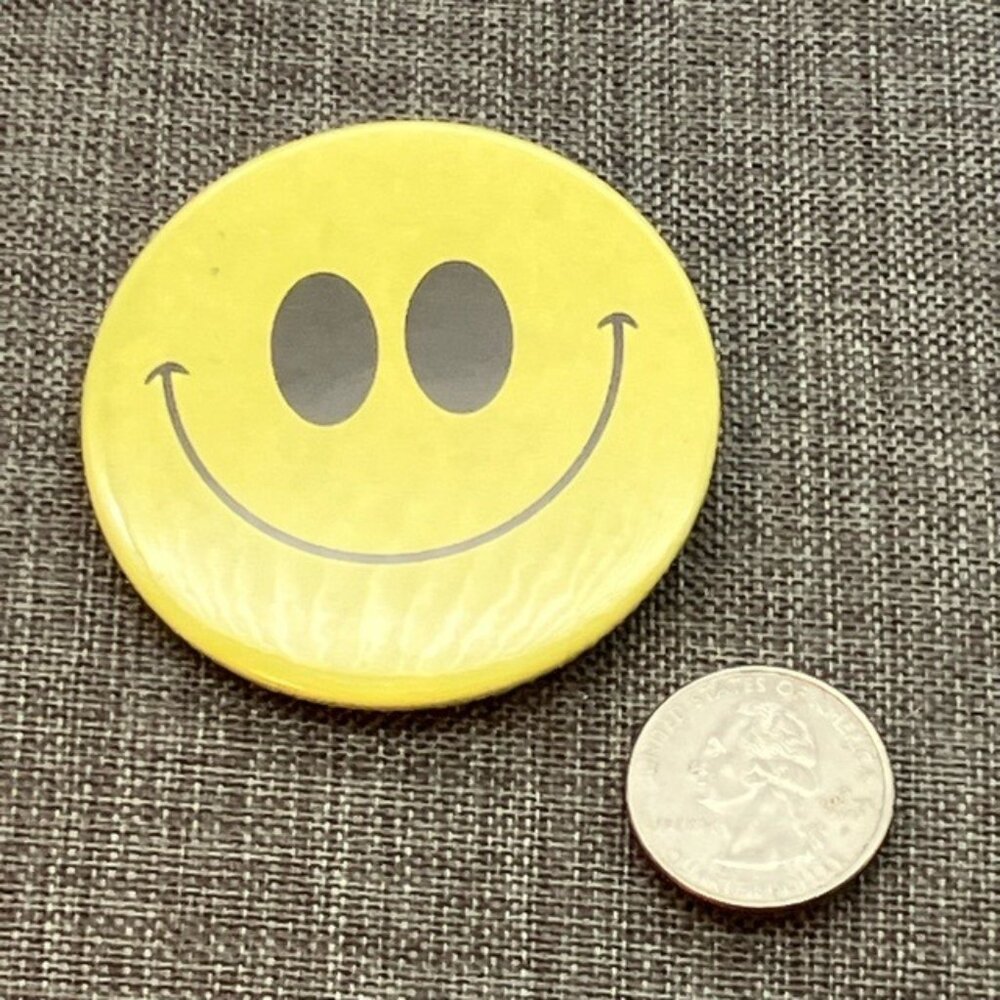 Badge A Minit Pinback Button 2.25 In Smiley Face Round Yellow Black Retro Hippie